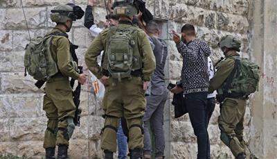 الاحتلال يعتقل 15 فلسطينياً في الضفة الغربية