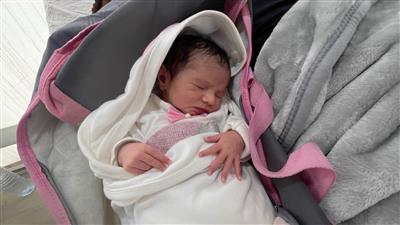 مستشفى «الهلال الأحمر الكويتي» الميداني يشهد أول حالة ولادة لنازحة فلسطينية في «خانيونس» بغزة