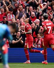 ليفربول بثلاثية يهزم بورنموث ويتصدر الدوري الإنجليزي مؤقتا