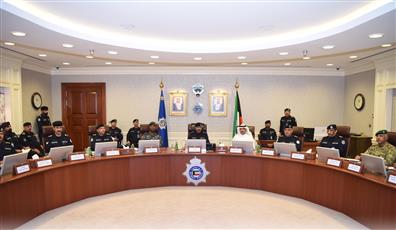 وكيل الداخلية يترأس اجتماعاً مع قادة القيادات وأمار الوحدات