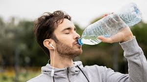 7 أسباب تدفعك لشرب الماء على معدة فارغة يوميًا