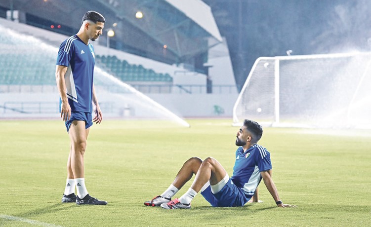 «الأزرق» يجري تدريباً رئيسياً بمجمع قابوس الليلة