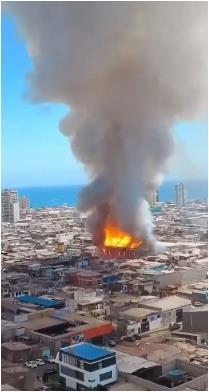 حريق ضخم يلتهم كنيسة تاريخية في تشيلي