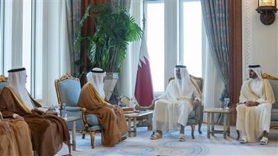 أمير قطر يستقبل وزير الداخلية الشيخ فهد اليوسف والوفد المرافق