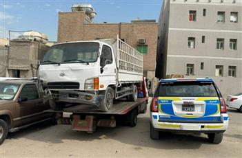 المرور: ضبط قائد مركبة نقل بعد اصطدامه المتعمد بعدد من المركبات في جليب الشيوخ