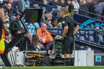 تقارير: الفيفا نحو استبدال الـ VAR بـ FVS