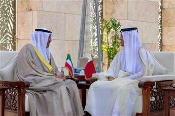 مبعوث سمو الأمير وزير الخارجية يبحث مع رئيس الوزراء وزير خارجية قطر العلاقات الأخوية وآخر التطورات