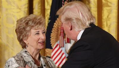 الرئيس الأمريكي المنتخب يختار «مصارعة» لحقيبة التعليم