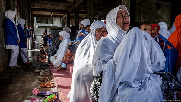 دول آسيوية تحيي ذكرى أكثر من 200 ألف شخص لقوا حتفهم جراء موجات “تسونامي”