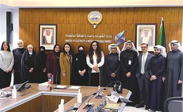 «الكهرباء» بحثت مع البنك الدولي الجدول الزمني لشراء الطاقة المتجددة المنتجة من الغير