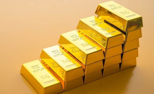 لماذا يواصل الذهب الارتفاع ويستمر العالم في الرهان عليه؟