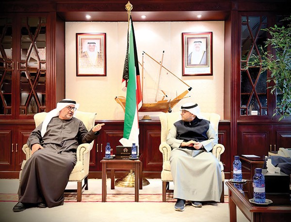 عبداللطيف المشاري بحث مع السفير الإماراتي سبل دعم العلاقات الثنائية على جميع الأصعدة