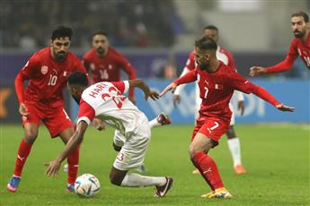 الساعة 7 مساءً على استاد جابر الأحمد الدولي المنتخب البحريني يلتقي شقيقه العماني في نهائي خليجي 26