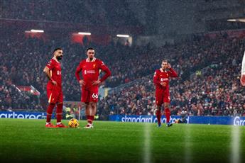 محمد صلاح يهاجم جيمي كاراغر مدافع ليفربول السابق