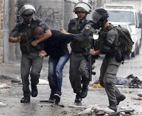قوات الاحتلال تعتقل 45 فلسطينيا بينهم طفل وامرأتان بالضفة الغربية