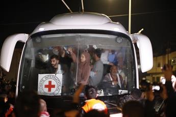 الفلسطينيون يترقبون بدء عملية تبادل الأسرى ضمن اتفاق وقف إطلاق النار