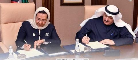 وزير الصحة يوقع اتفاقية لإنشاء كلية الطب والعلوم الصحية