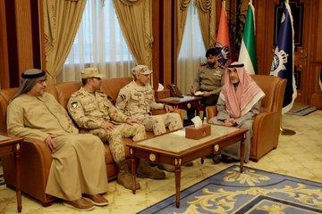 وزير الدفاع يستقبل نائب رئيس الأركان الإماراتي