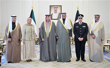 سمو ولي العهد يستقبل النائب الأول ومدير عام «التحقيقات» حيث قدما لسموه نواب مدير الإدارة