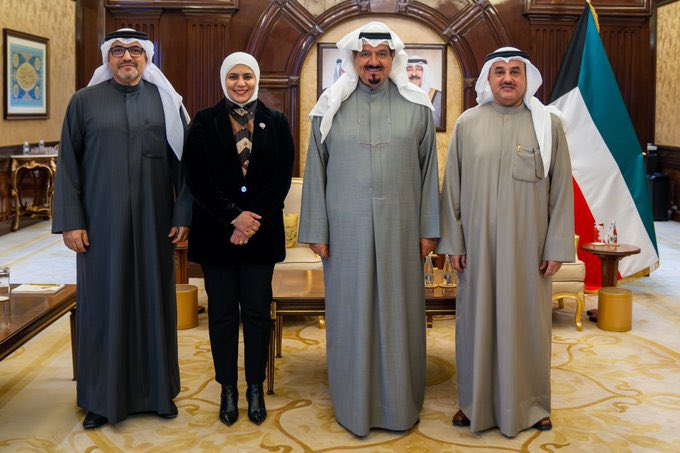 سمو رئيس مجلس الوزراء يستقبل وزير المالية حيث قدمت لسموه رئيس وحدة التحريات المالية ونائبه بمناسبة تعيينهما بمنصبيهما