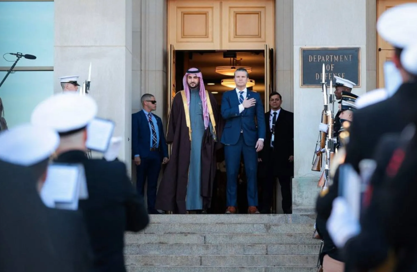 وزير الدفاع الأمريكي يؤكد على الشراكة الدفاعية الحاسمة مع السعودية