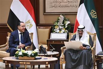 سمو الأمير يتسلم دعوة من الرئيس المصري