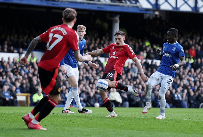#مانشستر_يونايتد ينتزع تعادلاً مثيراً أمام إيفرتون