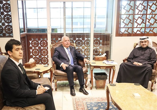 وزير العدل يبحث مع سفير طاجيكستان لدى البلاد التعاون بالمجال القضائي والقانوني