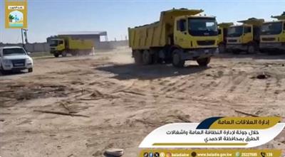 البلدية: رفع 325 طناً من المخلفات الزراعية والإنشائية في الوفرة