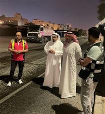 محافظ الفروانية يتفقد أعمال صيانة الطرق في منطقة العارضية