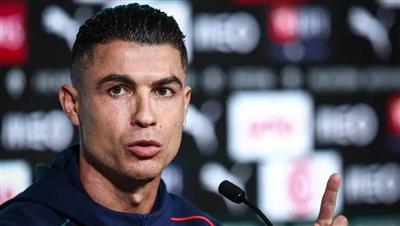 كريستيانو يطالب الصحفيين باحترامه «انظروا في عيني عندما تطرحون أسئلتكم»
