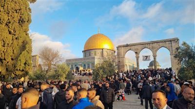120 ألفا يؤدون صلاة عيد الفطر في المسجد الأقصى المبارك