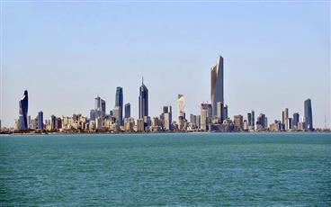 طقس حار ورطب نسبياً مع فرصة للغبار نهاراً مائل للحرارة ليلاً.. والعظمى 37