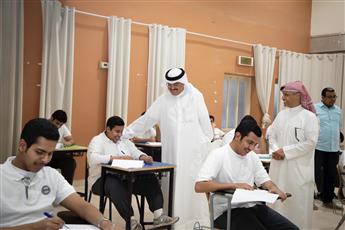 وزير التربية يتفقد عددا من لجان امتحانات الصف الـ12 بمنطقة الفروانية