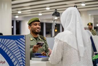 الجوازات السعودية تمدد تأشيرات الزيارة للمغادرة النهائية