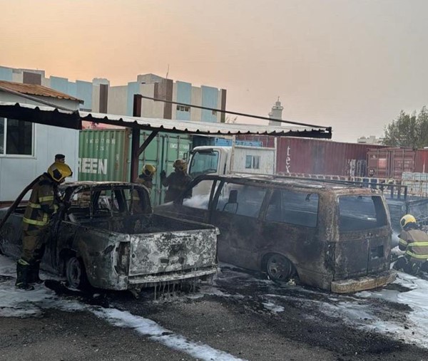 فرق الإطفاء تُسيطر على حريق 3 مركبات في منطقة الرحاب