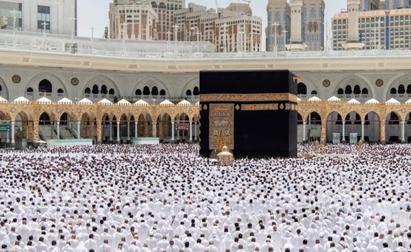 السعودية تطلق خدمة «نسك عمرة» لتمكين معتمري الخارج من التقديم المباشر دون وسيط
