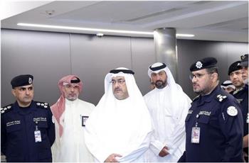 محافظ العاصمة يتفقد مطار الكويت الدولي ويشيد بجاهزية الجهات المعنية لاستقبال المسافرين