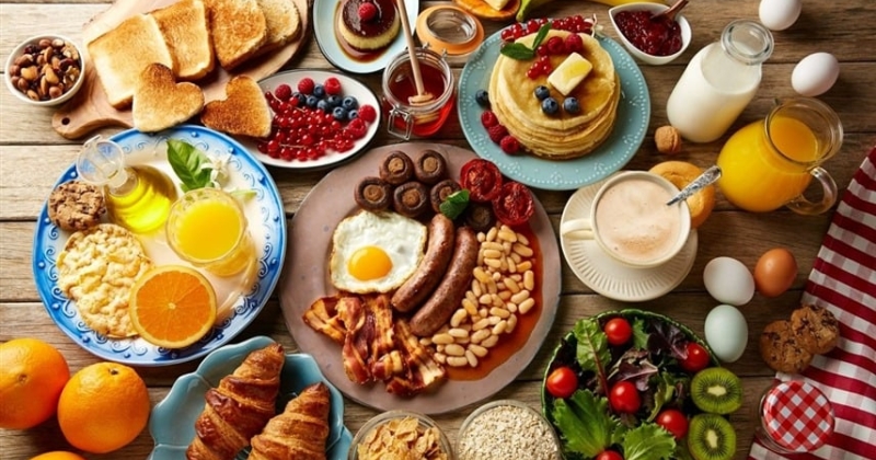 تخطي وجبة الإفطار يزيد خطر الوفاة بأمراض القلب.. دراسة تكشف