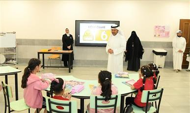 عذبي الناصر يزور مدرسة خولة بنت ثعلبة في إشبيلية ويشارك الطالبات مبادرة زراعية