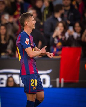 #برشلونة يتصدر #الليغا مؤقتاً بعد فوز ثمين على ديبورتيفو ألافيس 3-1