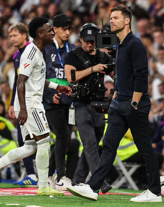 أزمة في #مدريد.. #فينيسيوس يعلّق تجديد عقده بسبب خلاف مع #تشابي_ألونسو