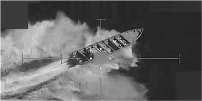 مقتل 5 أشخاص في غارات أمريكية على قاربين