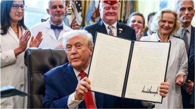 ترامب يعلق برنامج غرين كارد للمهاجرين 