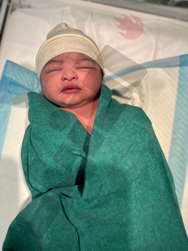 أول مولودة كويتية تفتح صفحة العام الجديد في مستشفى الفروانية 