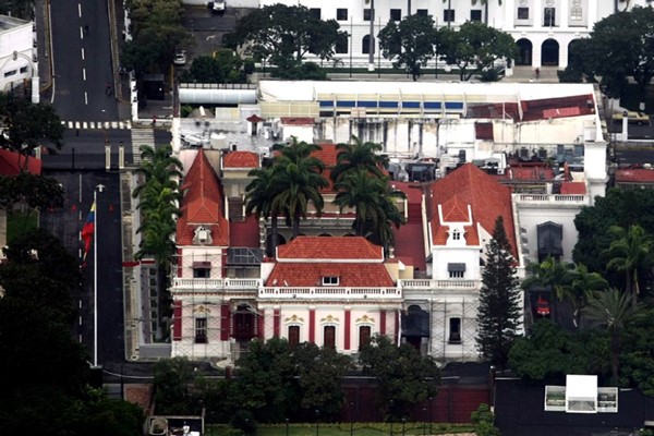 إطلاق نار قرب القصر الرئاسي في ڤنزويلا.. والوضع تحت السيطرة