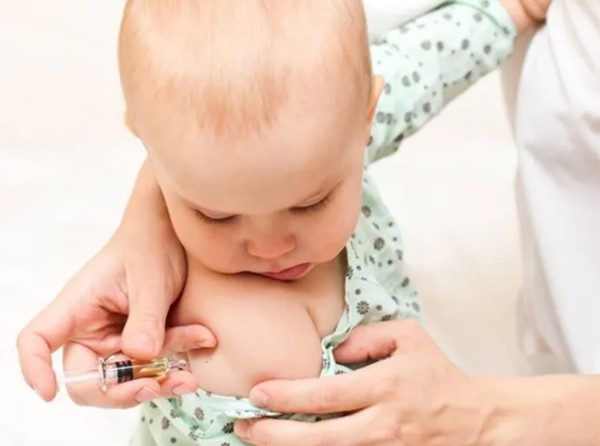 الولايات المتحدة تقلّص عدد اللقاحات الموصى بها للأطفال