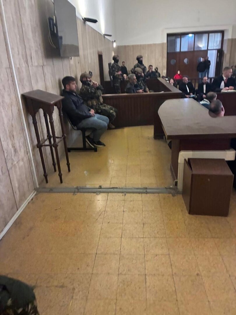 شاهد.. تسريب أول صورة للفنان اللبناني فضل شاكر ماثلا أمام القضاء