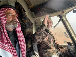 ظهر في تسجيل مصور يؤدي التحية لعدد من مروحيات بلاده.. وزارة الدفاع السورية ترد تحية لأبو مثقال على طريقتها