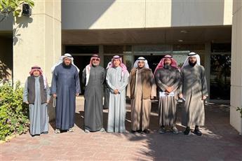 وزير الأوقاف يطلع على سير الأعمال الخدمية في إدارة مساجد الفروانية